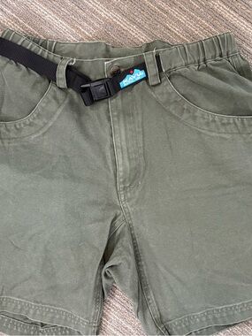 Vintage Kavu Men's Olive Green Cargo Shorts with Black Webbing Belt